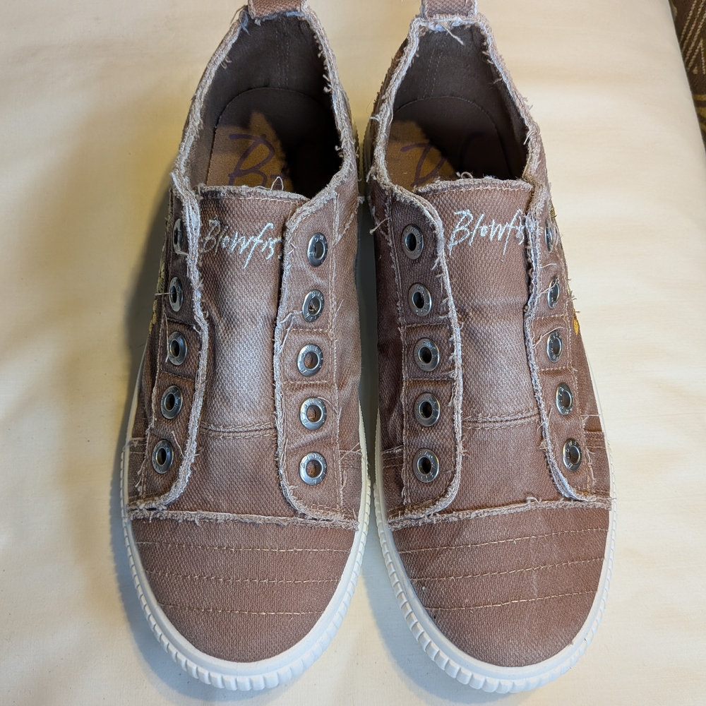 Playful Floral Women's Sneakers - Brown - Picture 3 of 4